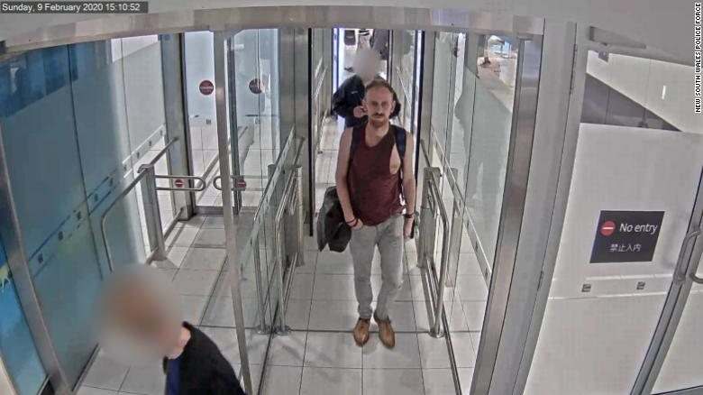 Indagan muerte de maestro atado a silla y atropellado