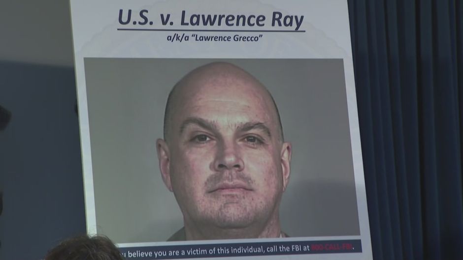 FBI: amigo de ex jefe policial es acusado de formar secta sexual con amigas de su hija
