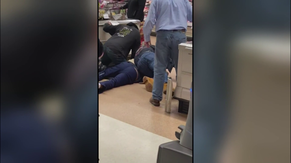 Hombre de Massachusetts acusado de toser en comida de supermercado