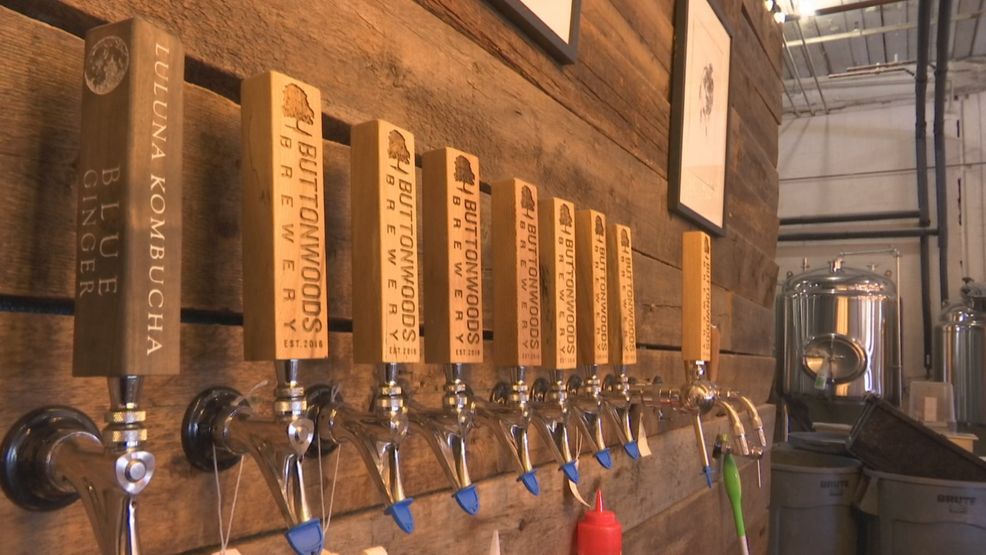 Cervecerías artesanales en Rhode Island se adaptan a COVID-19