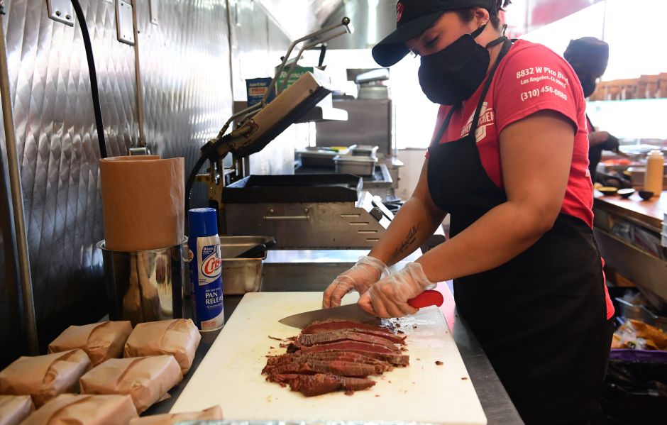 Cierran otra procesadora de carne tras cientos de casos de coronavirus
