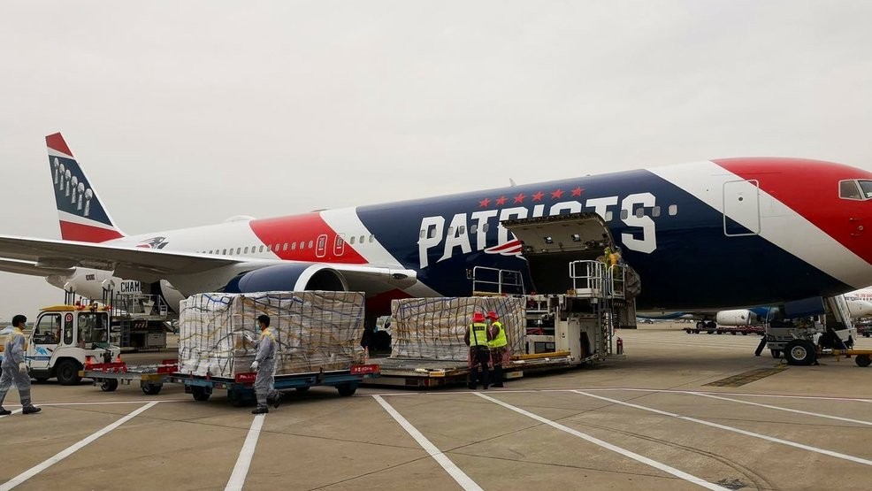 Avión de los Patriots trae máscaras N95 de China a Massachusetts
