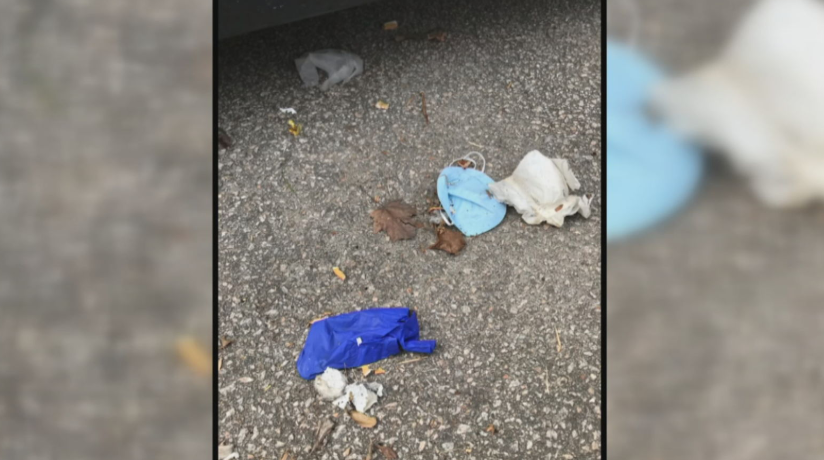 ‘No actúes de forma egoísta’: Mascarillas y guantes tirados en aceras y estacionamientos