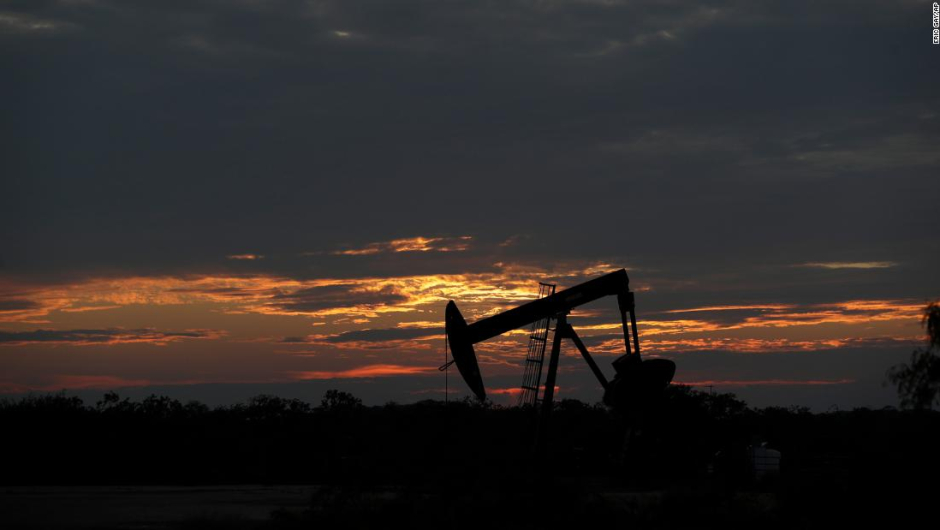 Petróleo de EE.UU. termina cayendo a US$ -37