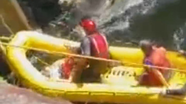 Dos adolescentes fueron rescatados de los escombros del río Blackstone