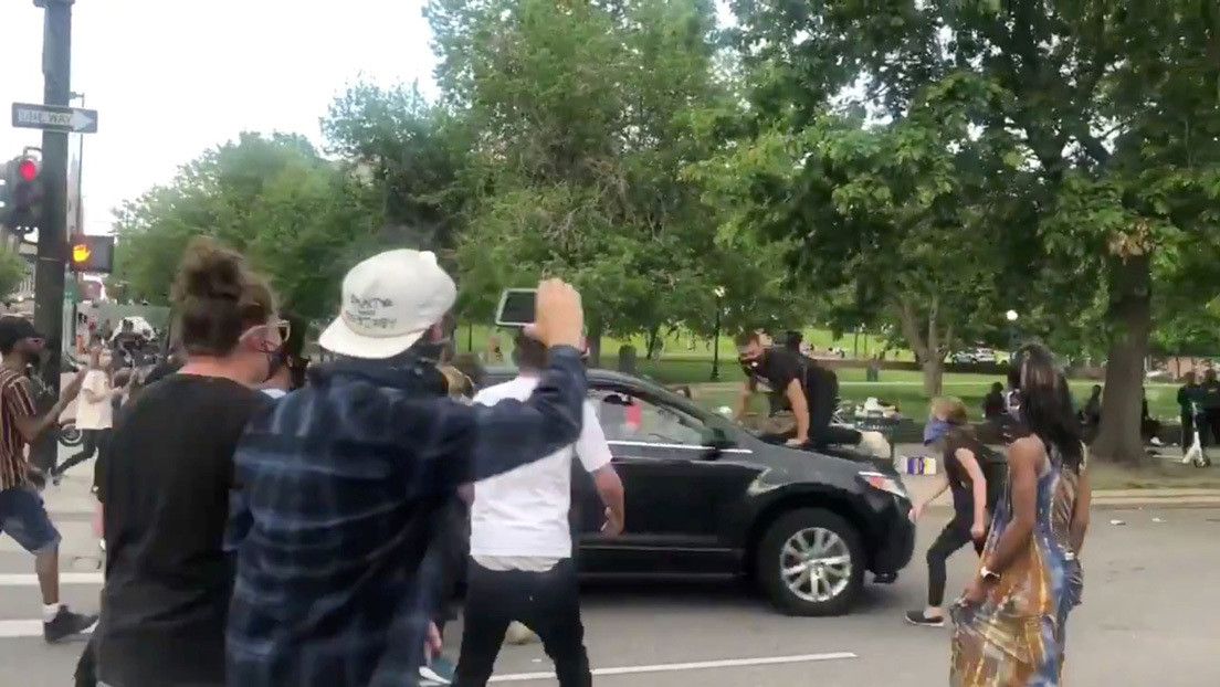 Aropellan a un manifestante durante una protesta por la muerte de George Floyd