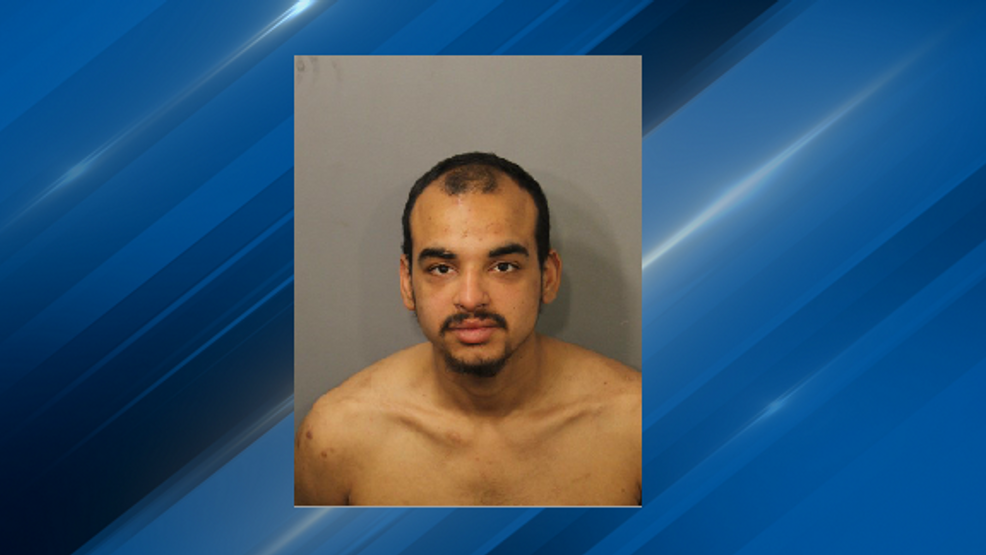 Arrestan a un hombre de Fall River acusado de robar tienda y agredir a un empleado.