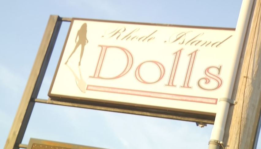 Rhode Island Dolls abre para la cena, no se permite bailar ni contaco físico