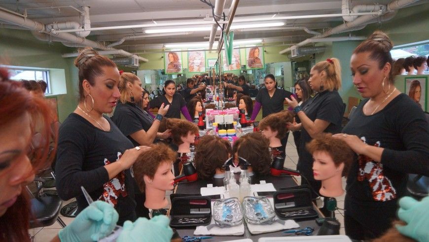 Protestan para reactivar salones de belleza y empleos en Nueva York