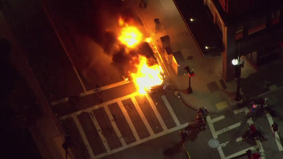 Chico de 15 años, acusado de incendiar un patrullero de la policía de Boston