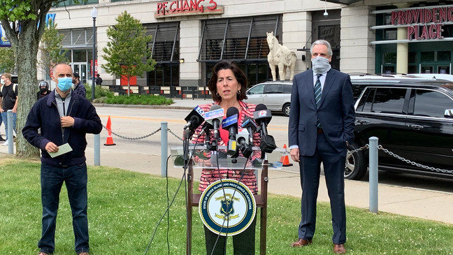 Raimondo activa la Guardia Nacional tras los disturbios de Providence