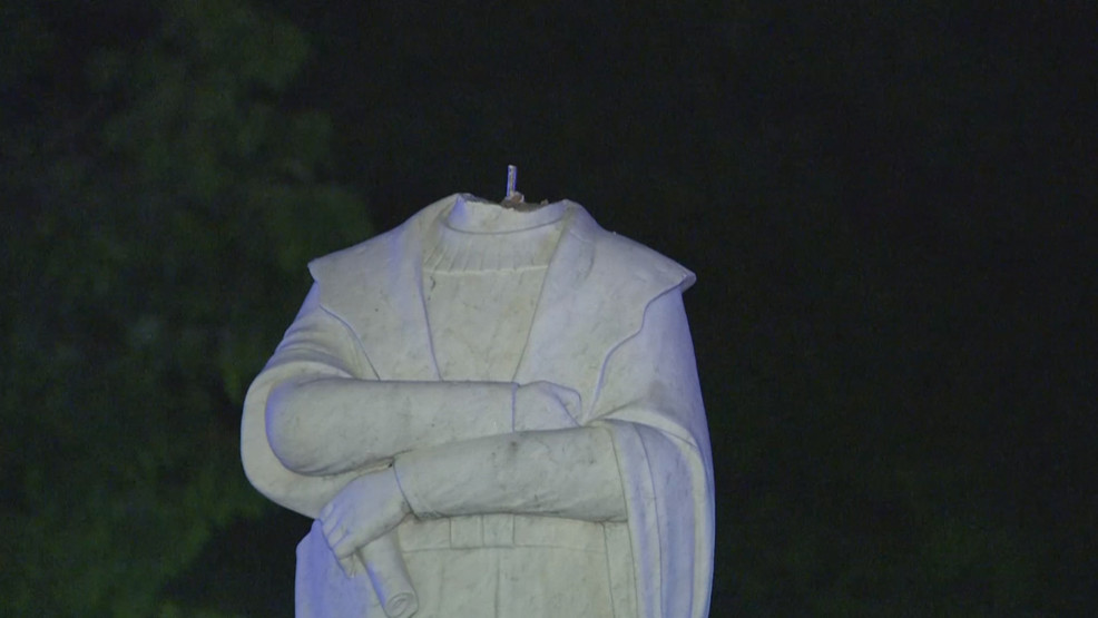 Decapitan la estatua de Cristóbal Colón en el North End de Boston