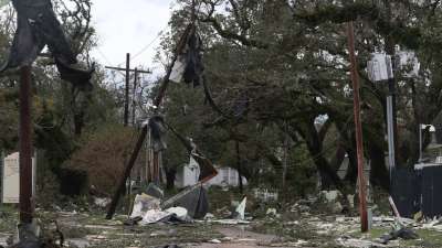 Huracán Laura: Vientos e inundaciones dejan al menos 4 muertos y una estela de destrucción