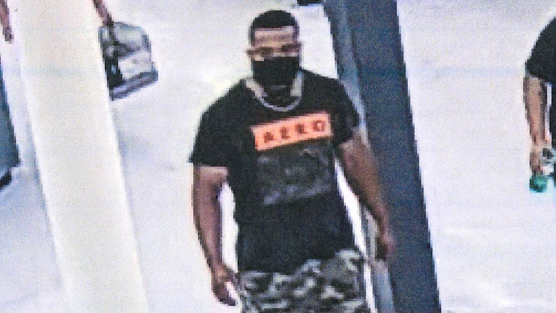 Policía busca a un hombre que abraza a desconocidos para infectarlos
