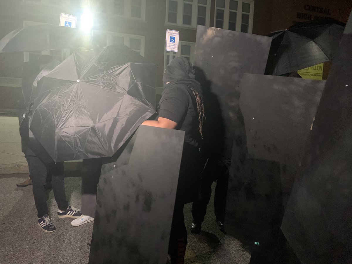 Manifestantes realizan marcha en Providence en solidaridad con Kenosha