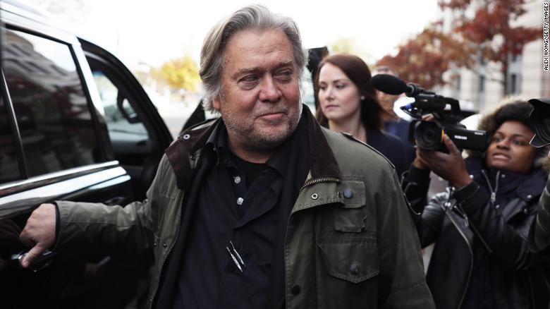 Acusan a Bannon de fraude en campaña de recaudación de fondos del muro fronterizo