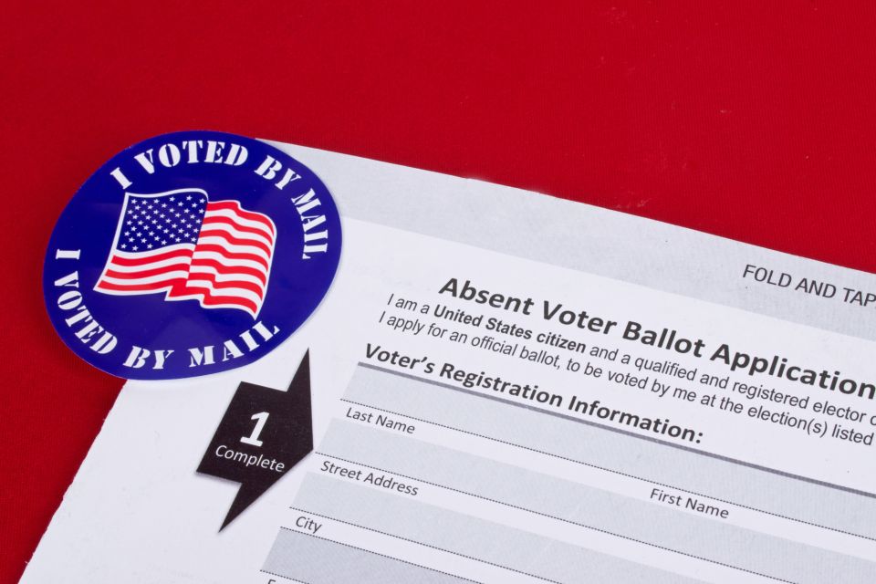Campaña electoral de Trump demanda a NJ por plan de votación por correo