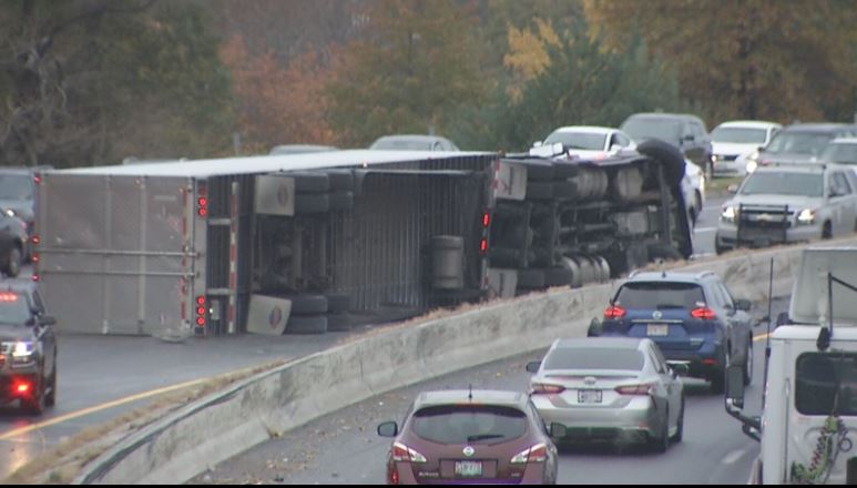 Conductor de un camión-remolque muere en accidente en la I-95 en Providence