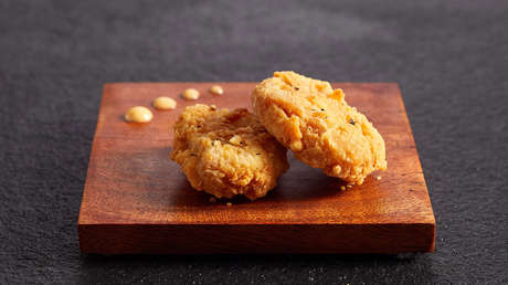Autorizan por primera vez la venta del carne de pollo criada de modo artificial