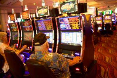 Se queda solo en Nochebuena y gana $us 15 millones jugando en Las Vegas