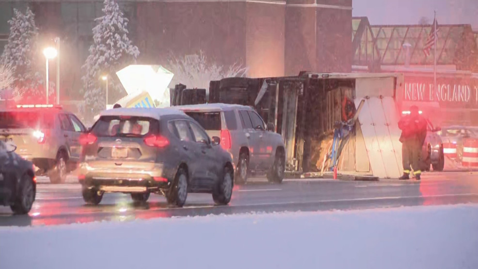 Camión de carga se vuelca en la I-95 sud en Warwick