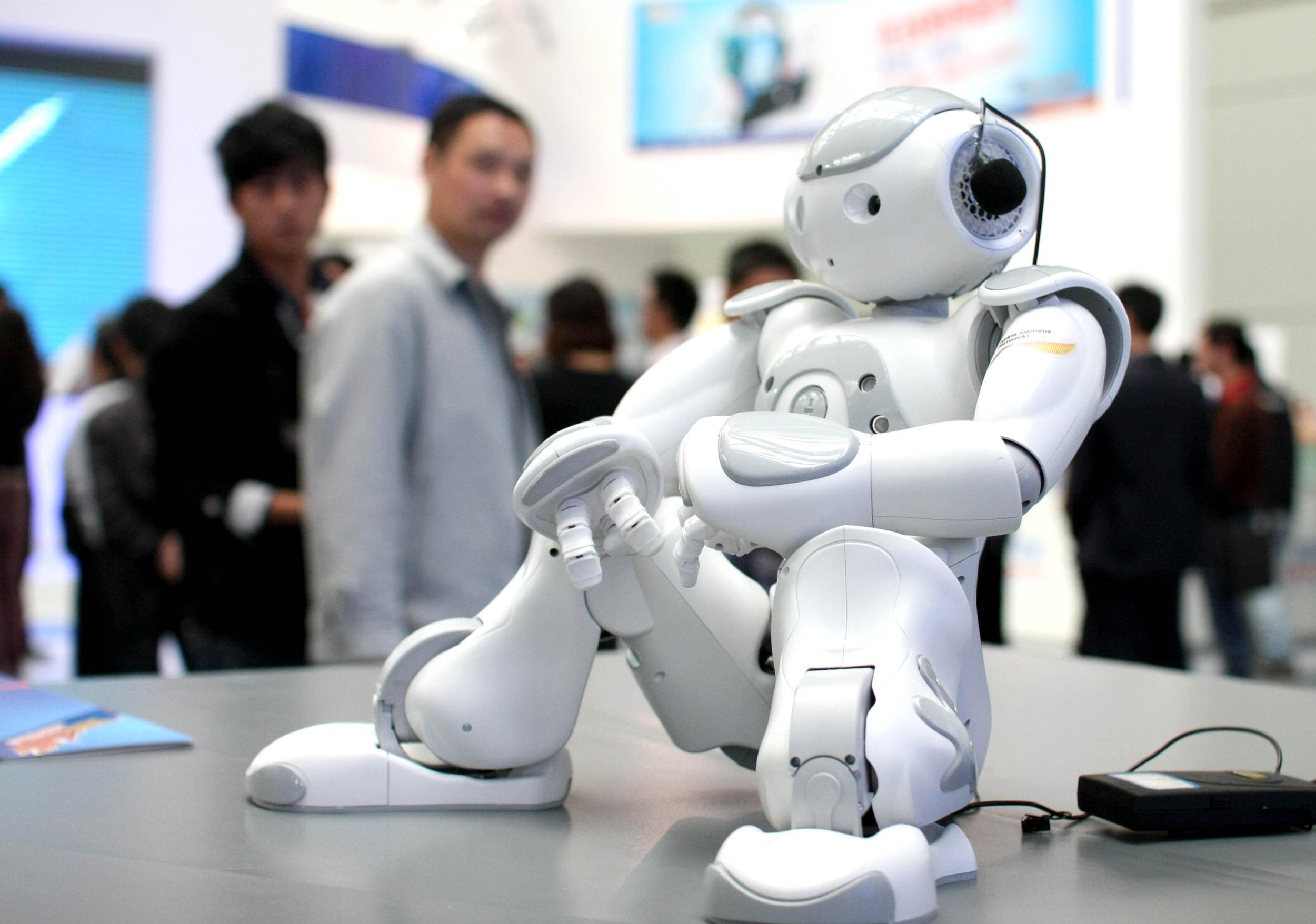 «¡Caprichoso!»: Mira la discusión de dos robots en una biblioteca china