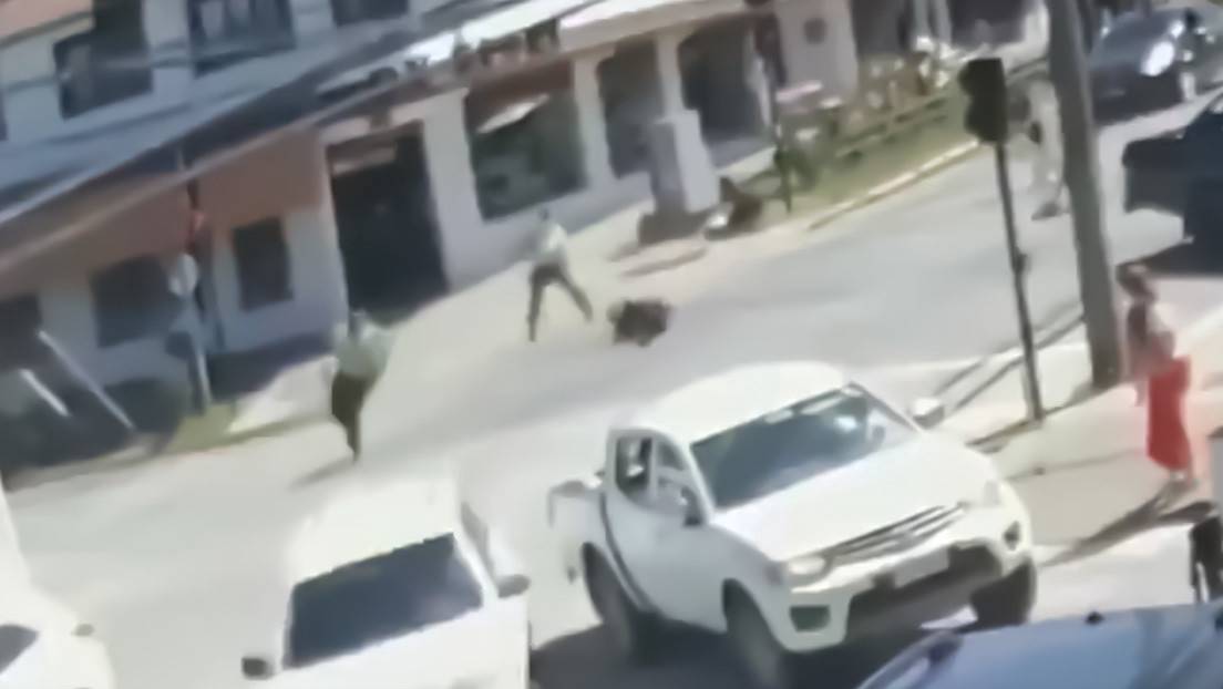 Video muestra el momento en el que policía mata a tiros a malabarista en Chile