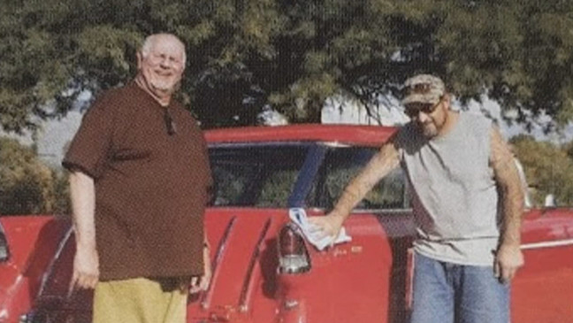 Familia vende Chevy Nomad de 1955 para ayudar pagar deuda médica de su padre