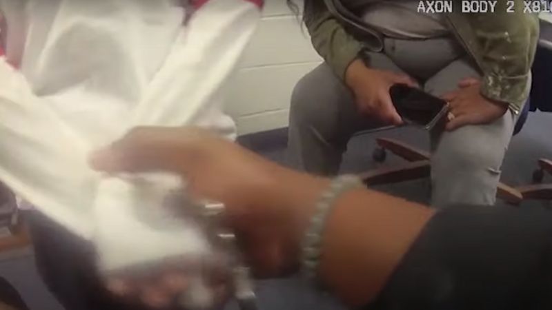 Violencia policial en EE.UU.: imágenes del niño de 5 años que terminó esposado porque se escapó de la escuela