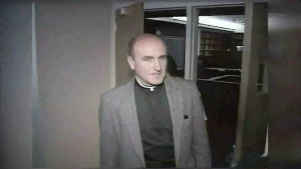 Exsacerdote muere antes de poder ser arrestado por el asesinato de monaguillo