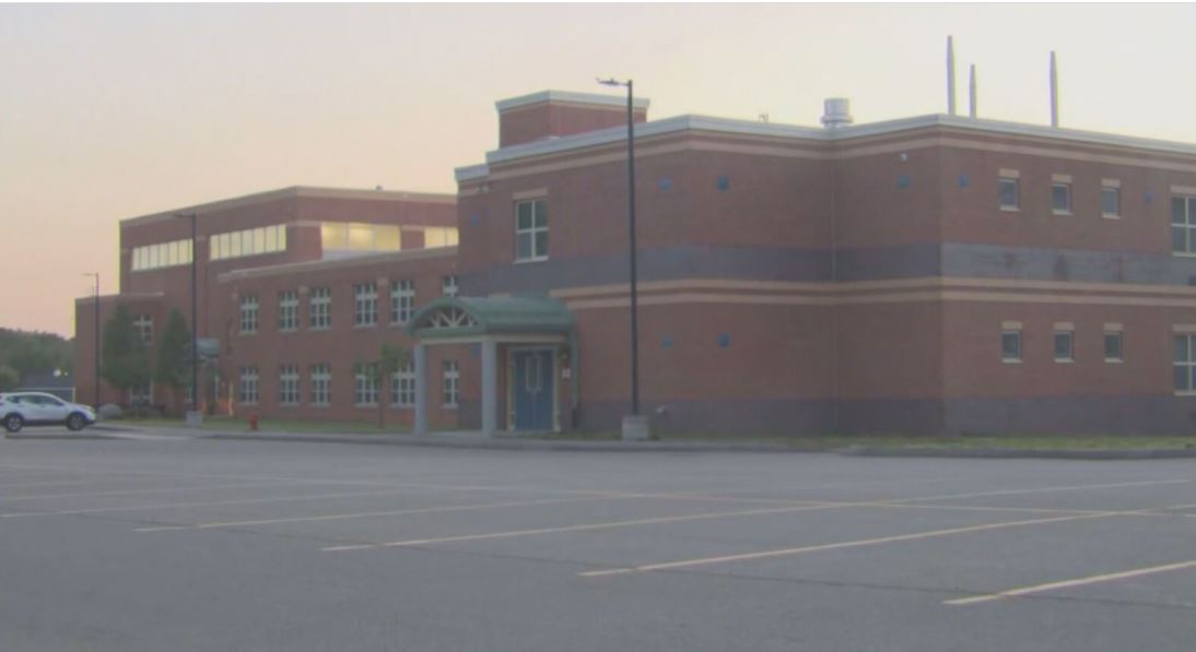 Profesor es despedido por una encuesta sobre sexo realizada a sus alumnos