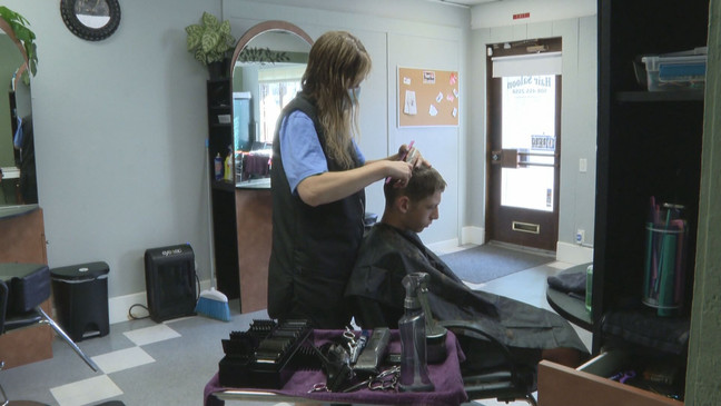 Cortes de pelo gratuitos para niños a familias con dificultades en Attleboro