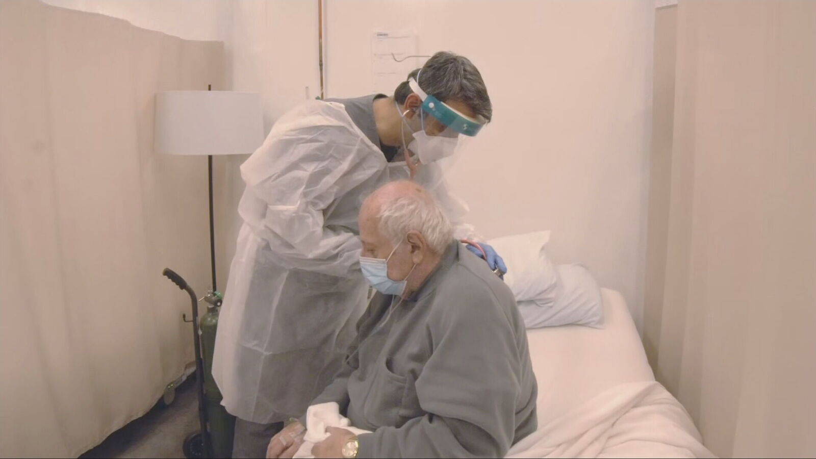 Hospital de Cranston reabrirá por precaución; el estado acogerá a los refugiados