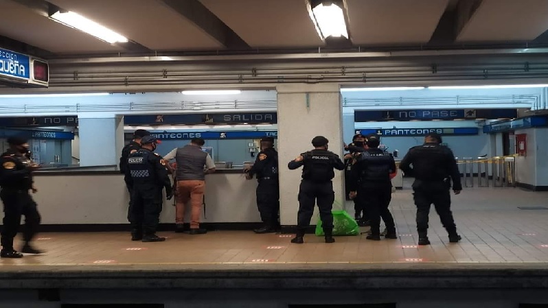 Oficial de policía de Chicago acusado de tiroteo en el metro del centro