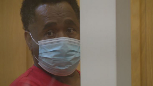 Hombre acusado de asesinar a su yerno delante de sus nietos se enfrenta a un juez