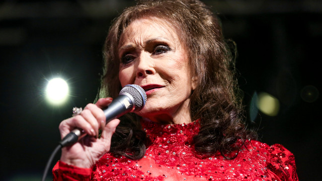 Concierto benéfico de Loretta Lynn recauda casi un millón de dólares