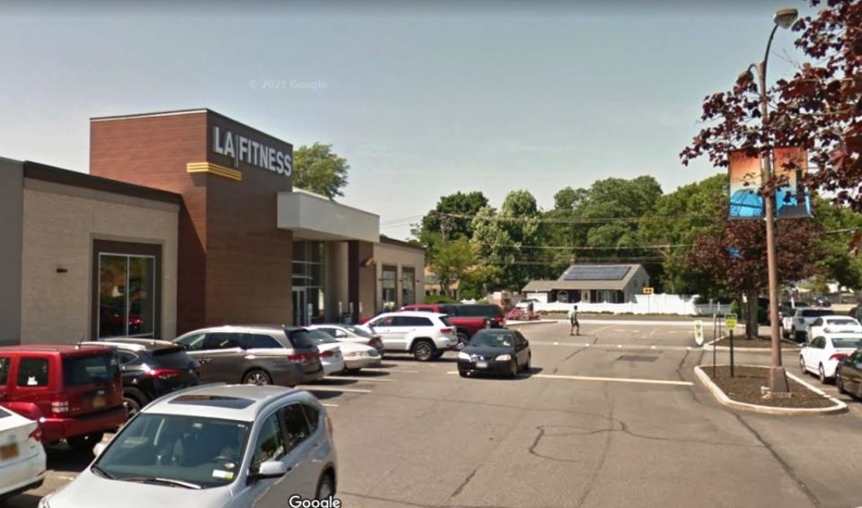 Hombtre abre fuego en gimnasio de NY durante una discusión