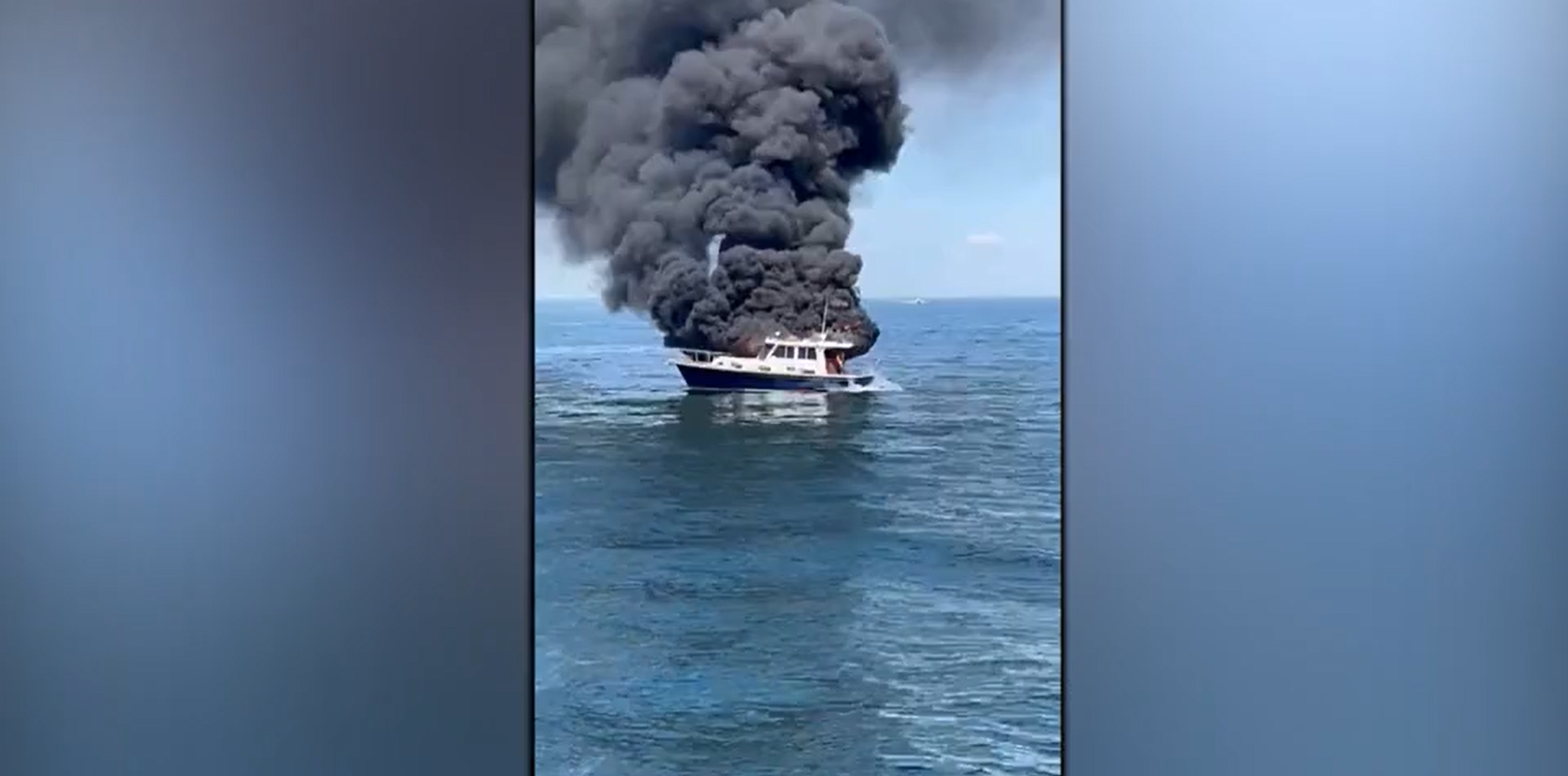 Un barco se incendia frente a Block Island