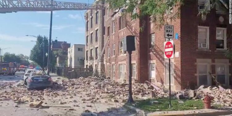 Explosión en Chicago deja al menos 8 personas hospitalizadas