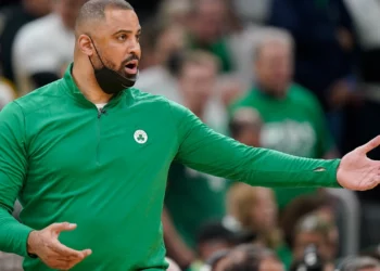 El entrenador de los Celtics se enfrenta a medidas disciplinarias por violar normas del equipo
