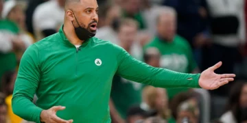 El entrenador de los Celtics se enfrenta a medidas disciplinarias por violar normas del equipo