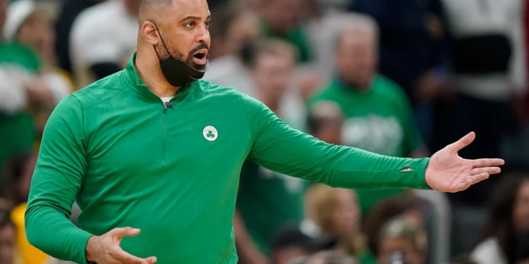 El entrenador de los Celtics se enfrenta a medidas disciplinarias por violar normas del equipo