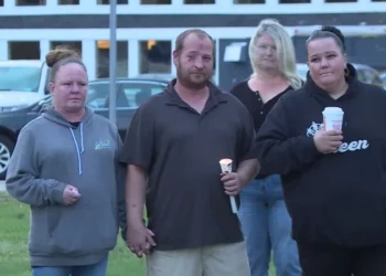 Vigilia en honor a la víctima del asesinato de Charlestown