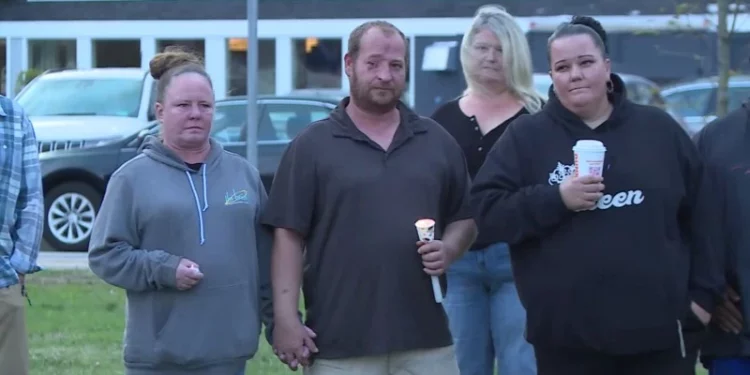 Vigilia en honor a la víctima del asesinato de Charlestown