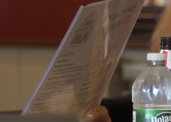 La policía detiene a un hombre acusado de quedarse sin cuenta en un restaurante