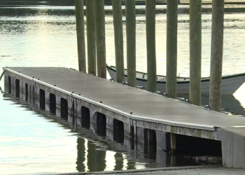 Mujer es conducida al río por un hombre que conoció en aplicación de citas