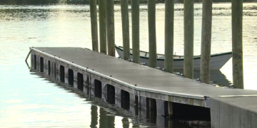 Mujer es conducida al río por un hombre que conoció en aplicación de citas