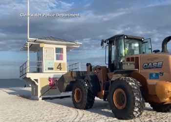 Un nativo de RI huye de la universidad de Tampa antes de que llegue el huracán
