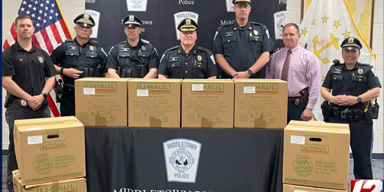 Los organismos policiales de RI donan excedentes de material a Ucrania