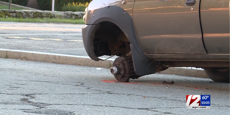 Niña de 13 años atropellada por un neumático fuera de control en Cranston